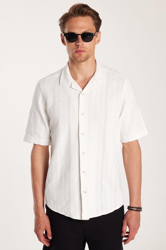 Erkek Regular Fit Rahat Kesim Oversize %100 Pamuk Keten Efekt Kısa Kollu Spor Apaş Yaka Beyaz Gömlek