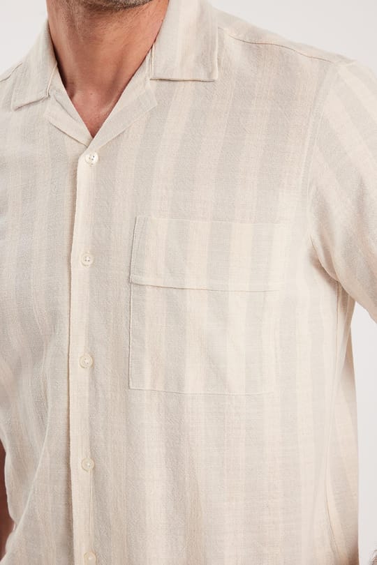 Erkek Regular Fit Klasik Kesim Kısa Kollu Apaş Yaka Çizgili Cepli %100 Pamuk Gömlek