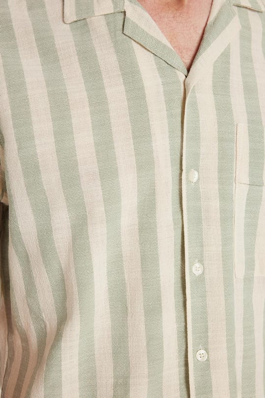 Erkek Regular Fit Klasik Kesim Kısa Kollu Apaş Yaka Çizgili Cepli %100 Pamuk Gömlek
