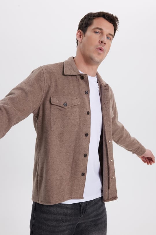 Erkek Regular Fit Rahat Kesim Kapaklı Çift Cep Kışlık Oduncu Açık Kahve Gömlek