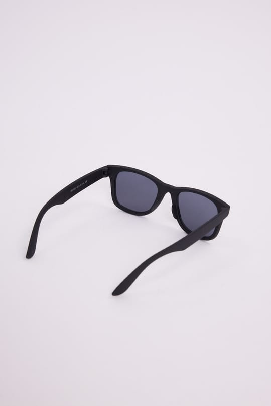 Unisex Mat Siyah Tasarım UV400 Koruma Füme Cam Güneş Gözlüğü