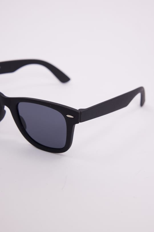 Unisex Mat Siyah Tasarım UV400 Koruma Füme Cam Güneş Gözlüğü