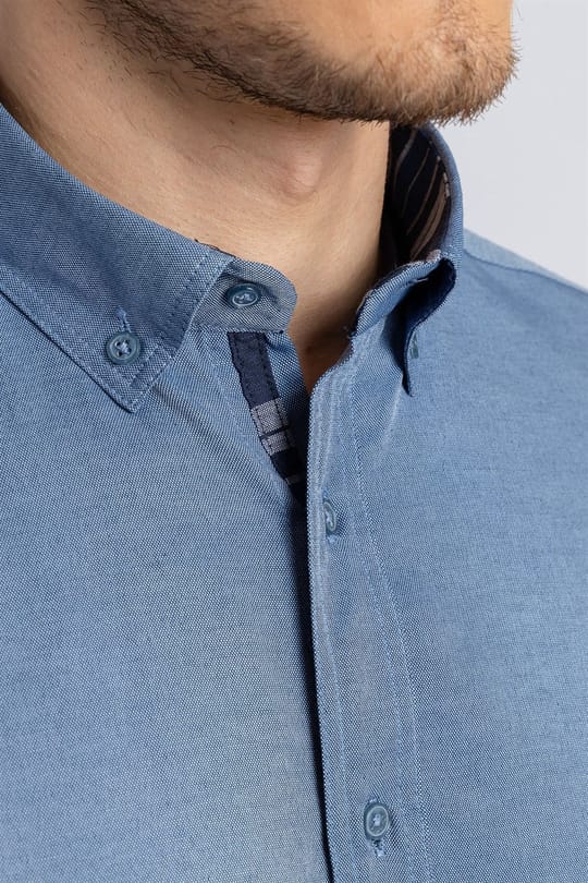 Erkek Slim Fit Dar Kesim Uzun Kollu Pamuklu Oxford Doku Kolay Ütülenebilir Mavi Düğmeli Yaka Gömlek