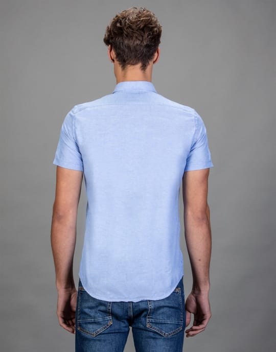 Erkek Slim Fit Dar Kesim Kısa Kollu Pamuklu Oxford Doku Sax Mavi Düğmeli Yaka Gömlek