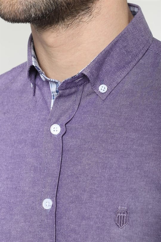 Erkek Slim Fit Dar Kesim Kısa Kollu Pamuklu Oxford Doku Kolay Ütülenebilir Mor Düğmeli Yaka Gömlek