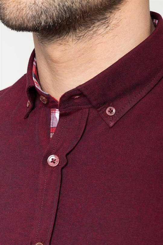 Erkek Slim Fit Dar Kesim Kısa Kollu Pamuklu Oxford Doku Kolay Ütülenebilir Bordo Düğmeli Yaka Gömlek