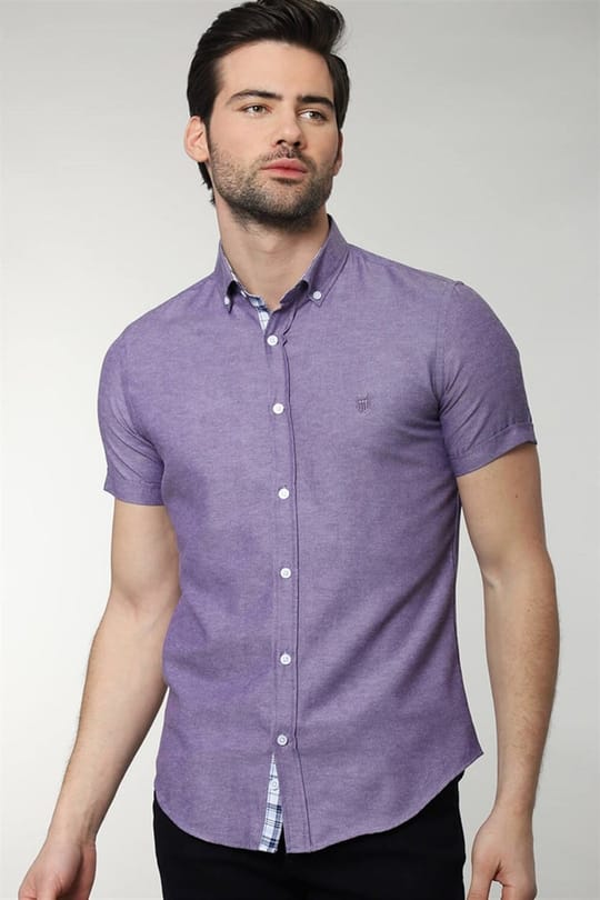 Erkek Slim Fit Dar Kesim Kısa Kollu Pamuklu Oxford Doku Kolay Ütülenebilir Mor Düğmeli Yaka Gömlek