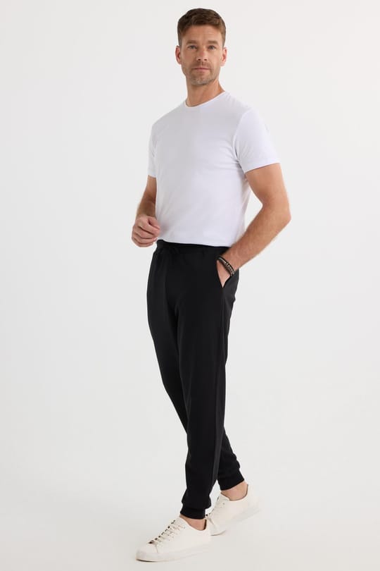 Erkek Regular Fit Klasik Kesim Beli Bağcıklı Jogger Cepli Lastikli Paça Siyah Eşofman Altı