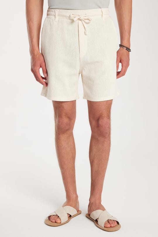 Erkek Regular Rahat Kesim Beli Lastikli ve Kordonlu Yandan Cepli Bej Bermuda Şort