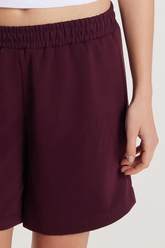 Kadın Modal Kumaş Relax Fit Rahat Kesim Lastikli Kısa Bordo Şort