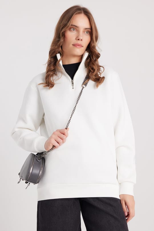 Kadın Relax Fit Rahat Kesim Pamuklu İçi Polarlı Yarım Fermuarlı Beyaz Dik Yaka Sweatshirt