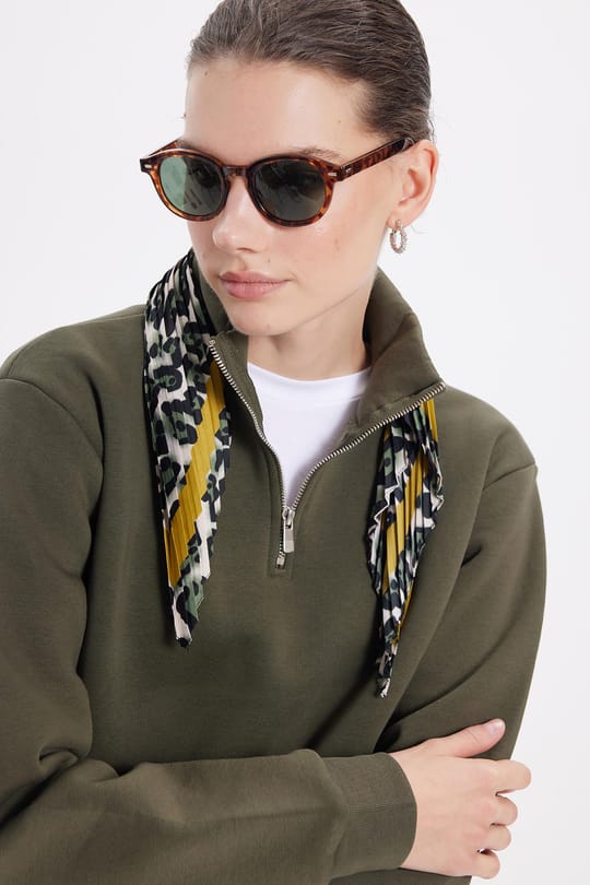 Kadın Relax Fit Rahat Kesim Pamuklu İçi Polarlı Yarım Fermuarlı Yeşil Dik Yaka Sweatshirt