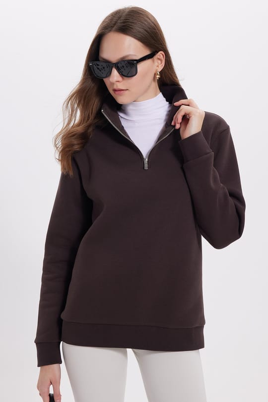 Kadın Relax Fit Rahat Kesim Pamuklu İçi Polarlı Yarım Fermuarlı Kahverengi Dik Yaka Sweatshirt