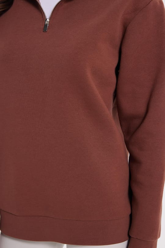Kadın Relax Fit Rahat Kesim Pamuklu İçi Polarlı Yarım Fermuarlı Kahverengi Dik Yaka Sweatshirt