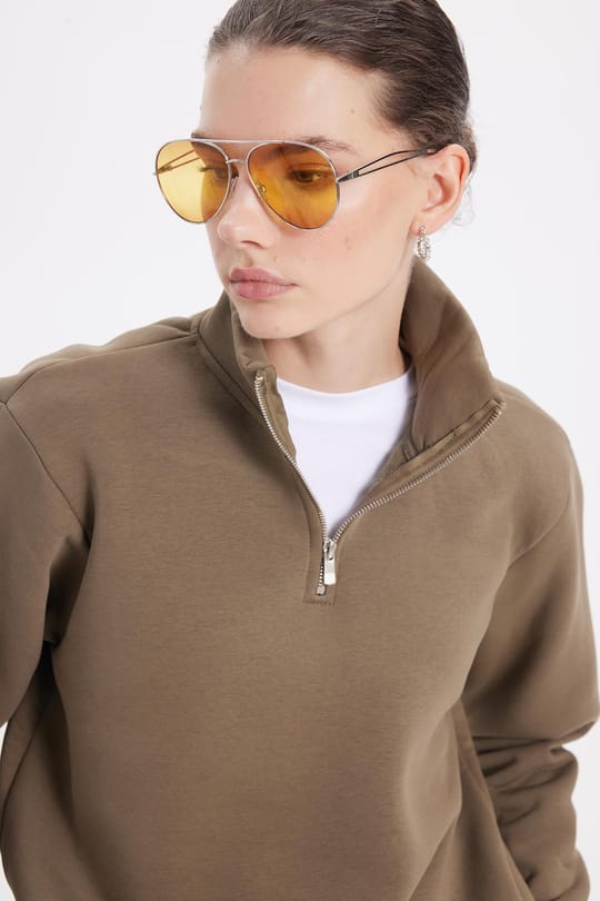Kadın Relax Fit Rahat Kesim Pamuklu İçi Polarlı Yarım Fermuarlı Haki Dik Yaka Sweatshirt