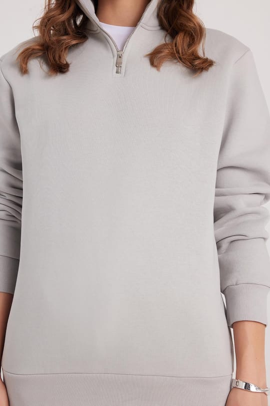 Kadın Relax Fit Rahat Kesim Pamuklu İçi Polarlı Yarım Fermuarlı Taş Renk Dik Yaka Sweatshirt