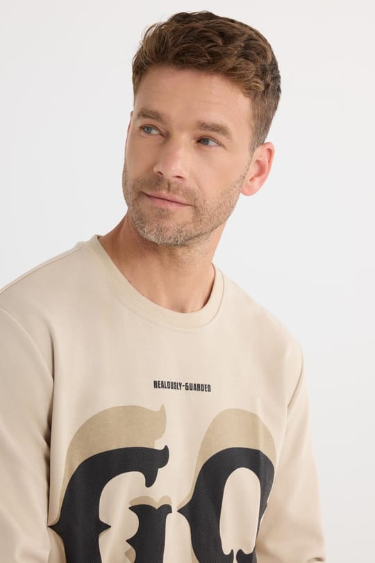 Erkek Relax Fit Rahat Kesim Pamuklu Lastikli Kol Bisiklet Yaka Baskılı Bej Sweatshirt