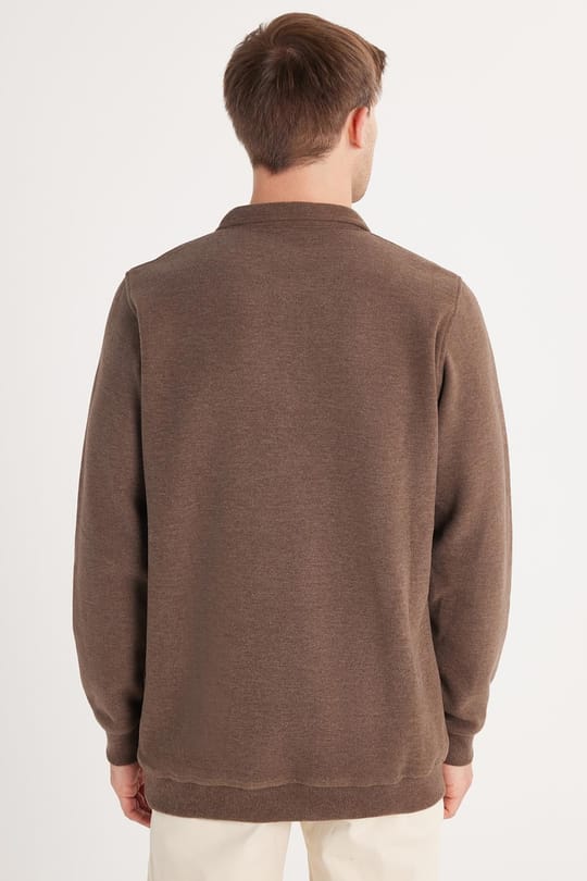 Erkek Standart Fit Pamuklu Selanik Kumaş Yarım Fermuarlı Polo Yaka Baskılı Tütün Rengi Sweatshirt