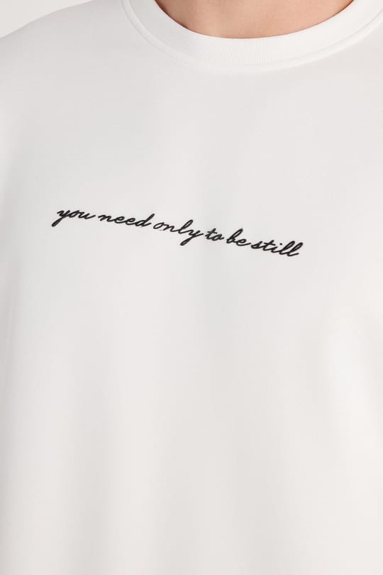 Erkek Standart Fit Pamuklu Bisiklet Yaka Şardonlu Baskılı Beyaz Sweatshirt 