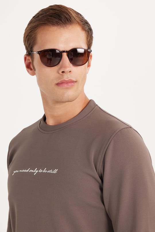 Erkek Standart Fit Pamuklu Bisiklet Yaka Şardonlu Baskılı Açık Kahverengi Sweatshirt 
