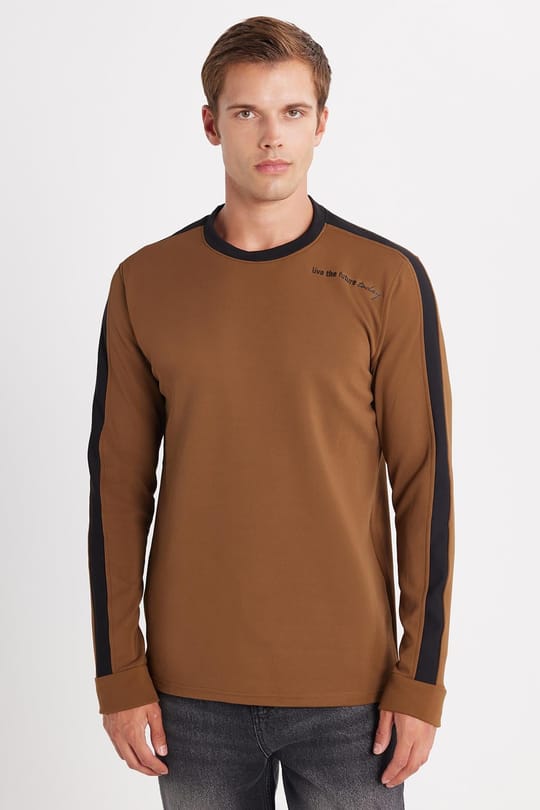 Erkek Standart Fit Pamuklu Jakarlı Bisiklet Yaka Baskılı Kahverengi Sweatshirt