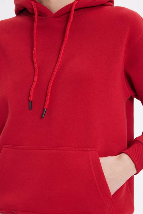 Kadın Relax Fit Rahat Kesim Pamuklu Kapüşonlu Kanguru Cepli Kırmızı Sweatshirt