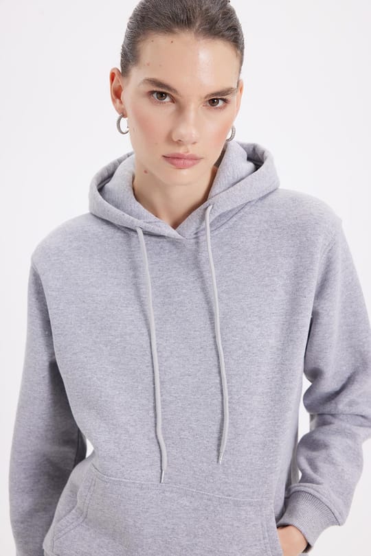 Kadın Relax Fit Rahat Kesim Pamuklu Kapüşonlu Kanguru Cepli Gri Sweatshirt