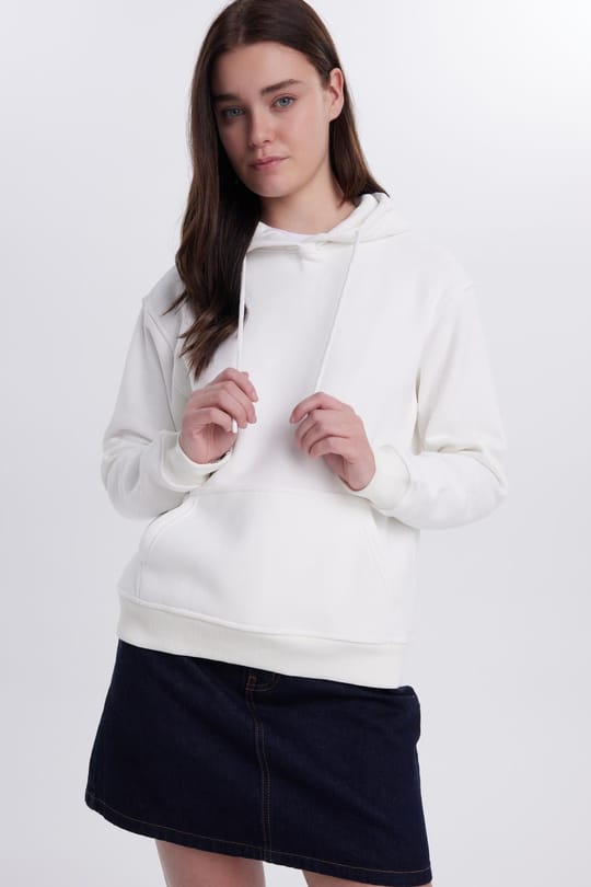 Kadın Relax Fit Rahat Kesim Pamuklu Kapüşonlu Kanguru Cepli Ekru Sweatshirt