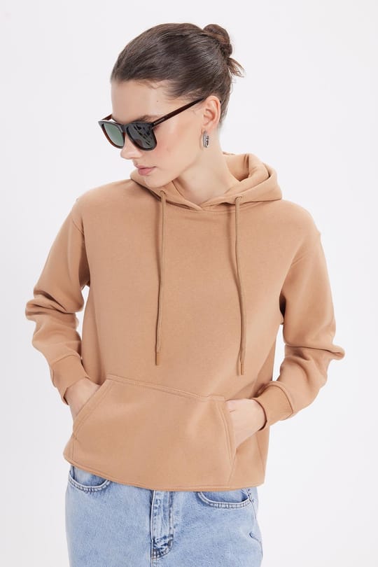 Kadın Relax Fit Rahat Kesim Pamuklu Kapüşonlu Kanguru Cepli Vizon Sweatshirt
