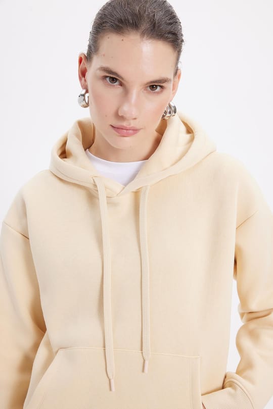 Kadın Oversize Geniş Kesim Pamuklu Yumuşak Dokulu İçi Polarlı Basic Bej Kapüşonlu Sweatshirt