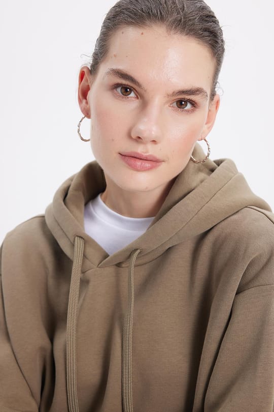 Kadın Oversize Geniş Kesim Pamuklu Yumuşak Dokulu İçi Polarlı Basic Yeşil Kapüşonlu Sweatshirt