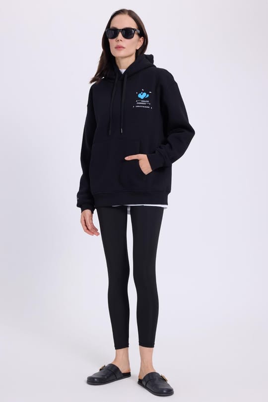 Kadın Oversize Geniş Kesim Pamuklu Yumuşak Dokulu İçi Polarlı Baskılı Siyah Kapüşonlu Sweatshirt
