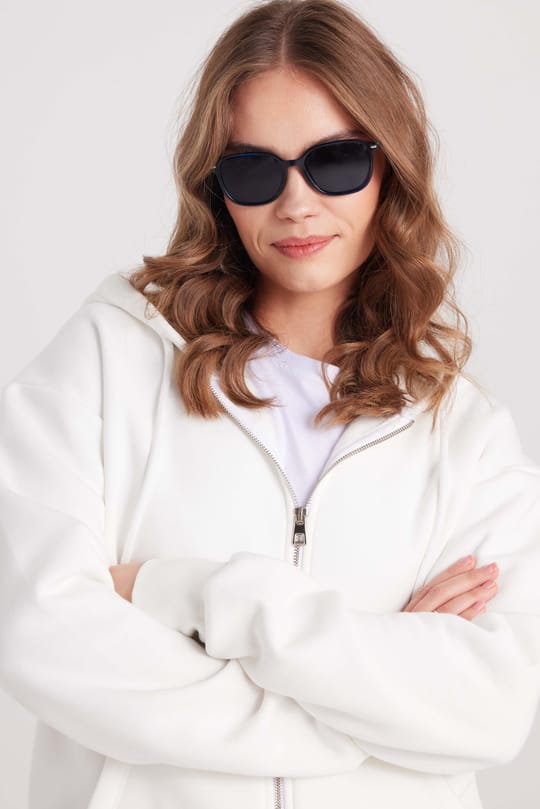 Kadın Relax Fit Rahat Kesim Pamuklu İçi Polarlı Çift Cepli Fermuarlı Beyaz Kapüşonlu Sweatshirt
