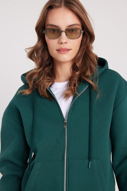 Kadın Relax Fit Rahat Kesim Pamuklu İçi Polarlı Çift Cepli Fermuarlı Yeşil Kapüşonlu Sweatshirt