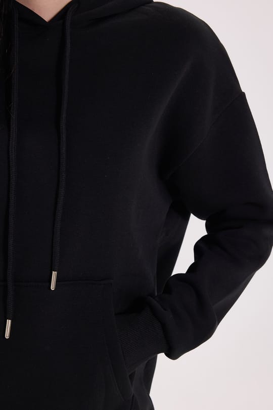 Kadın Regular Fit Klasik Kesim Pamuklu Kapüşonlu Kanguru Cepli Bağcıklı Siyah Sweatshirt