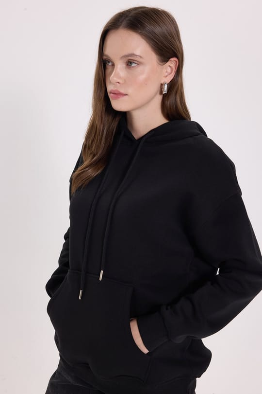 Kadın Regular Fit Klasik Kesim Pamuklu Kapüşonlu Kanguru Cepli Bağcıklı Siyah Sweatshirt