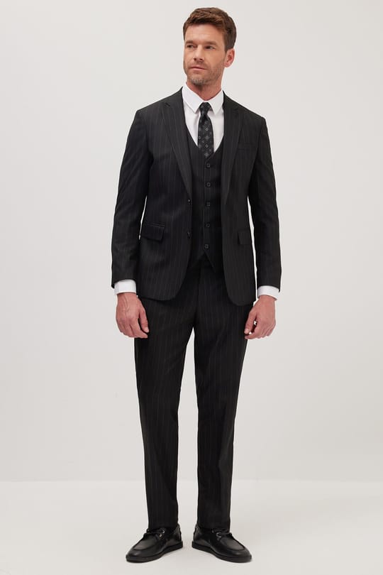 Erkek Slim Fit Siyah Esnek Likralı Kumaş Sivri Yaka Yelekli Takım Elbise