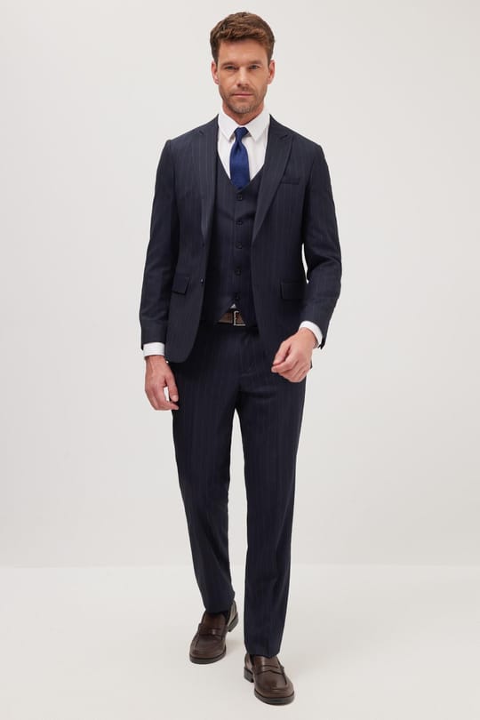 Erkek Slim Fit Lacivert Esnek Likralı Kumaş Sivri Yaka Yelekli Takım Elbise