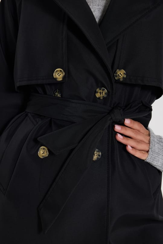 Kadın Regular Fit Kruvaze Yaka Çift Cepli Kuşak Detaylı Düğmeli Siyah Trençkot Ceket