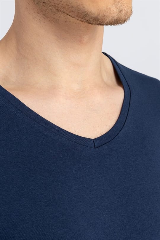 Erkek Slim Fit Dar Kesim Pamuklu Yumuşak Dokulu Likralı Esnek Kumaş Düz Basic İndigo V Yaka Tişört