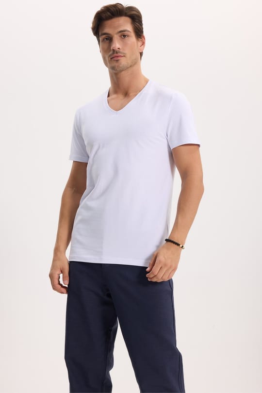 Erkek Slim Fit Dar Kesim Pamuklu Yumuşak Dokulu Likralı Esnek Kumaş Düz Basic Beyaz V Yaka Tişört