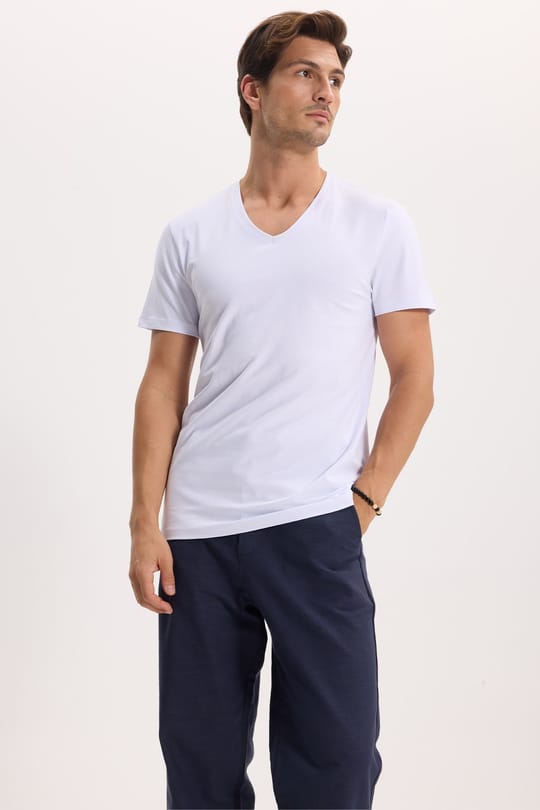 Erkek Slim Fit Dar Kesim Pamuklu Yumuşak Dokulu Likralı Esnek Kumaş Düz Basic Beyaz V Yaka Tişört