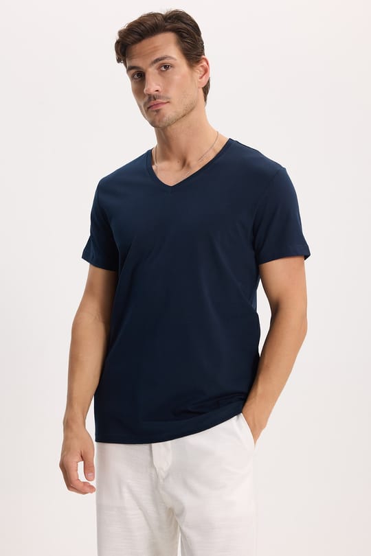 Erkek Slim Fit Dar Kesim Pamuklu Yumuşak Dokulu Likralı Esnek Kumaş Düz Basic Lacivert V Yaka Tişört