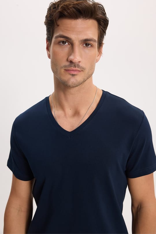 Erkek Slim Fit Dar Kesim Pamuklu Yumuşak Dokulu Likralı Esnek Kumaş Düz Basic Lacivert V Yaka Tişört