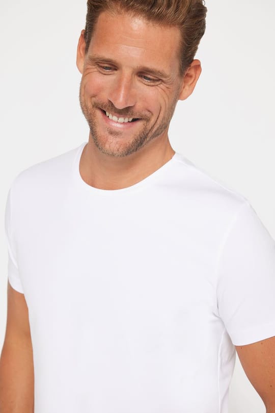 Erkek Slim Fit Dar Kesim Pamuklu Yumuşak Doku Likralı Likralı Kumaş Basic Beyaz Bisiklet Yaka Tişört
