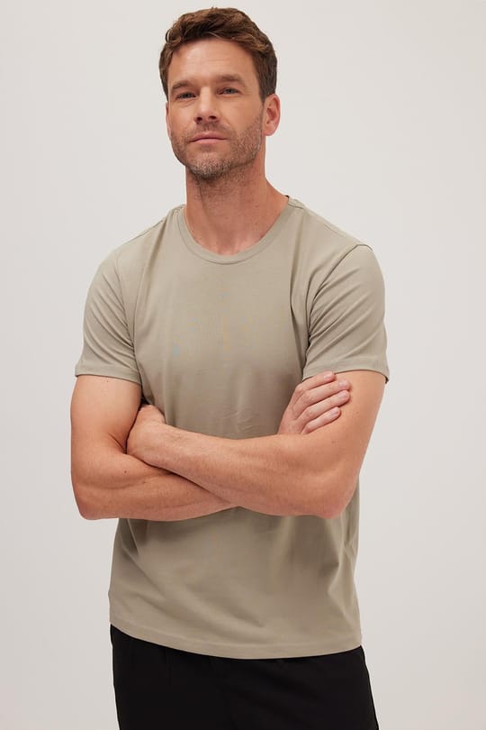 Erkek Slim Fit Dar Kesim Pamuklu Yumuşak Doku Likralı Esnek Kumaş Haki Bisiklet Yaka Tişört