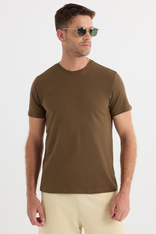 Erkek Slim Fit Dar Kesim Pamuklu Yumuşak Doku Likralı Esnek Kumaş Kahverengi Bisiklet Yaka Tişört