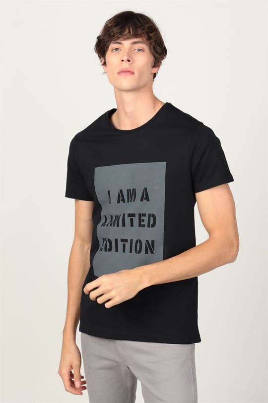Erkek Slim Fit Dar Kesim %100 Pamuk Yumuşak Dokulu Baskılı Siyah Bisiklet Yaka Tişört