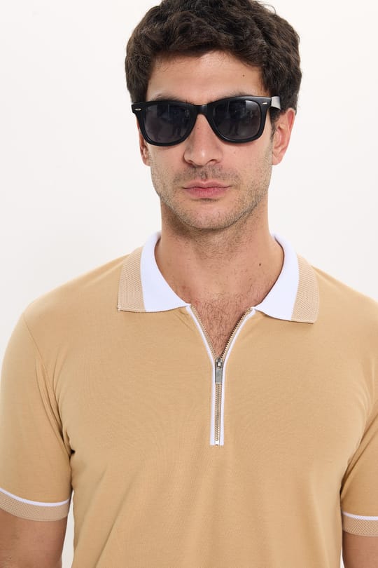 Erkek Slim Fit Dar Kesim %100 Pamuk Düz Pike Fermuarlı Kum Rengi Polo Yaka Tişört