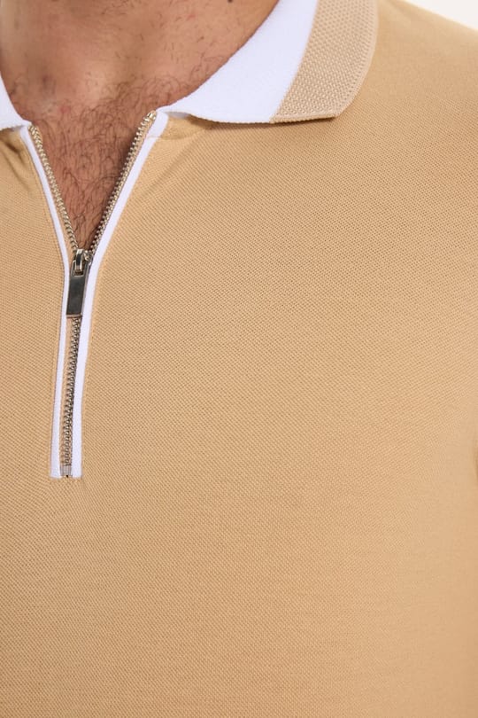 Erkek Slim Fit Dar Kesim %100 Pamuk Düz Pike Fermuarlı Kum Rengi Polo Yaka Tişört